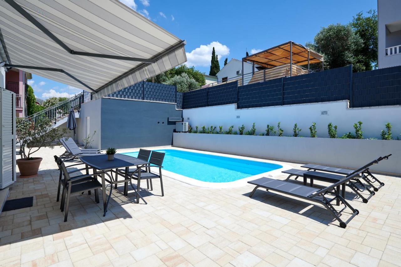 Nela & Sara - 2 Apartments With Heated Swimming Pool Сегет-Враница Экстерьер фото