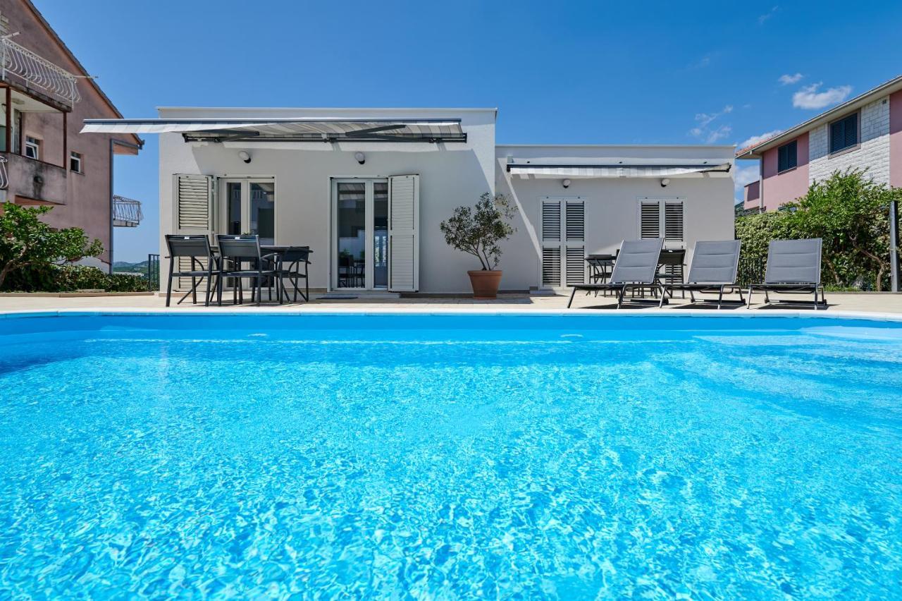 Nela & Sara - 2 Apartments With Heated Swimming Pool Сегет-Враница Экстерьер фото
