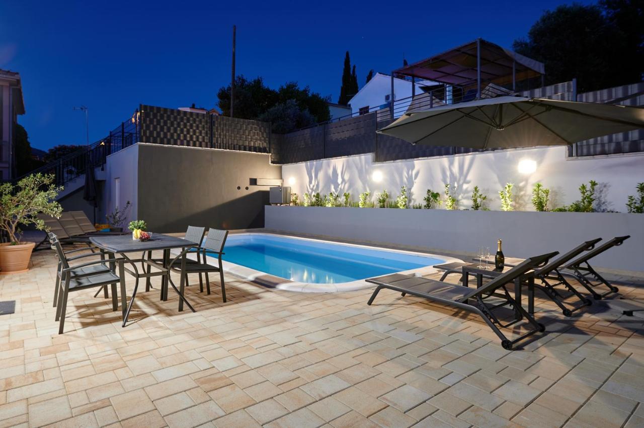 Nela & Sara - 2 Apartments With Heated Swimming Pool Сегет-Враница Экстерьер фото