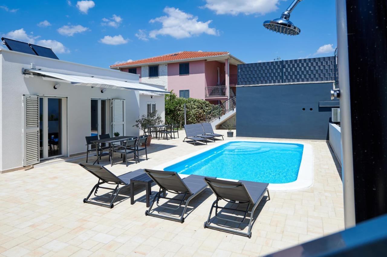 Nela & Sara - 2 Apartments With Heated Swimming Pool Сегет-Враница Экстерьер фото