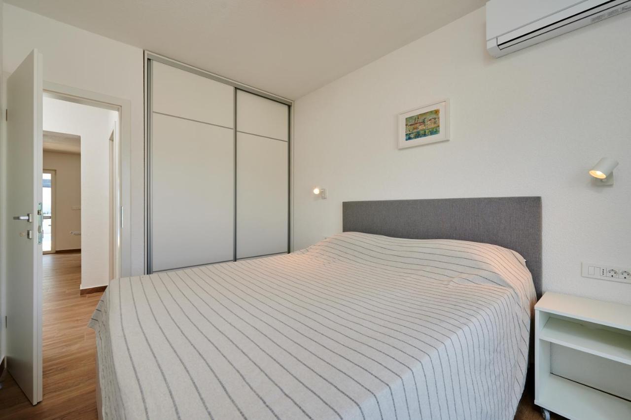 Nela & Sara - 2 Apartments With Heated Swimming Pool Сегет-Враница Экстерьер фото