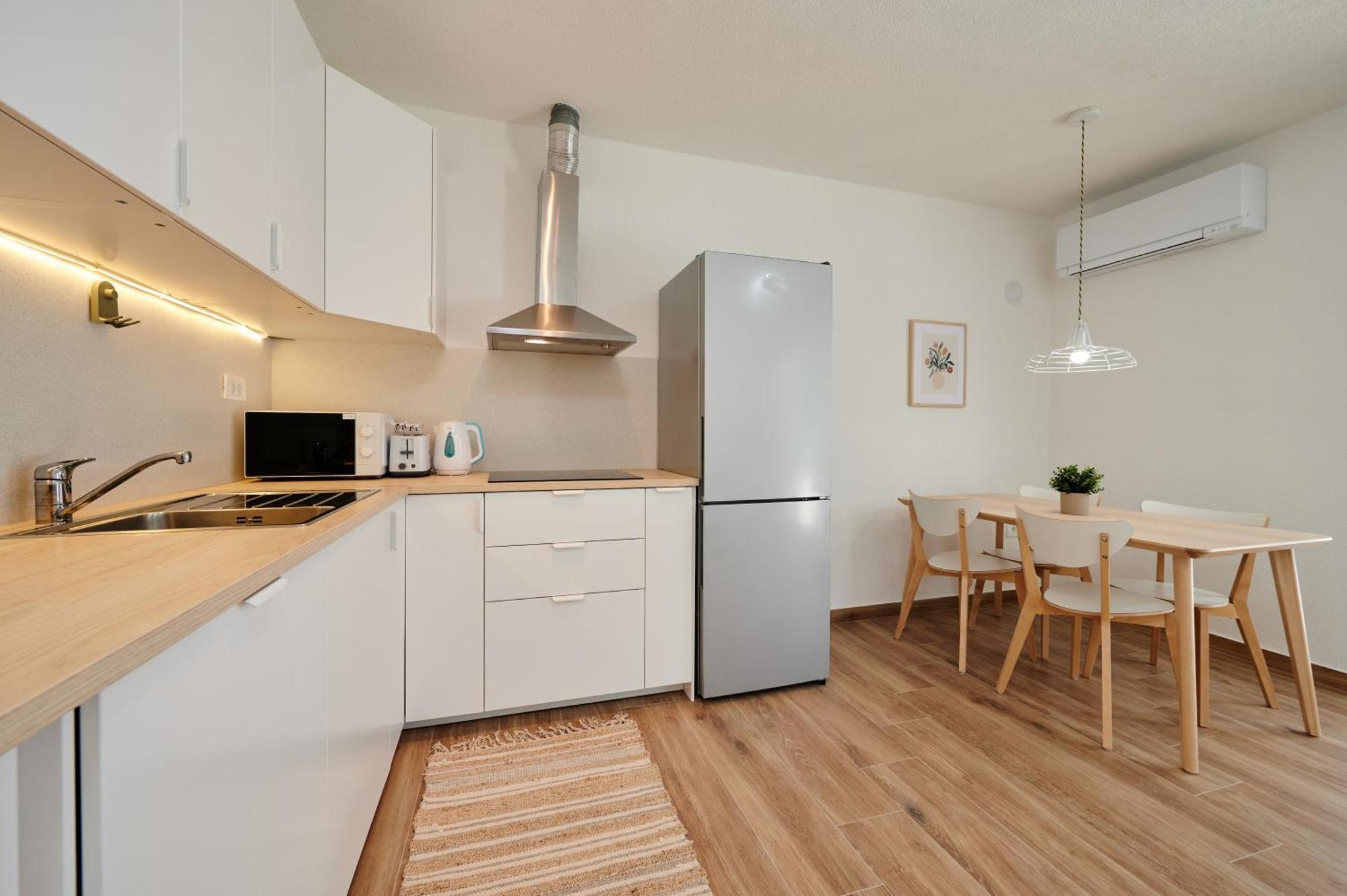 Nela & Sara - 2 Apartments With Heated Swimming Pool Сегет-Враница Экстерьер фото